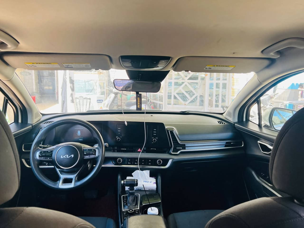 السلام عليكم
كيا سبوتج 23 

موصفات معروفه نص فول 

رقم سليمانيه ب اسمي 

لون ابيض صدفي 

كلشي موضح ب الصور و السونار ب المنشور فقط بارد 

مكان السياره بغداد العبيدي 

السعر 195 وبي مجال 

*********** اتصال او واتساب
