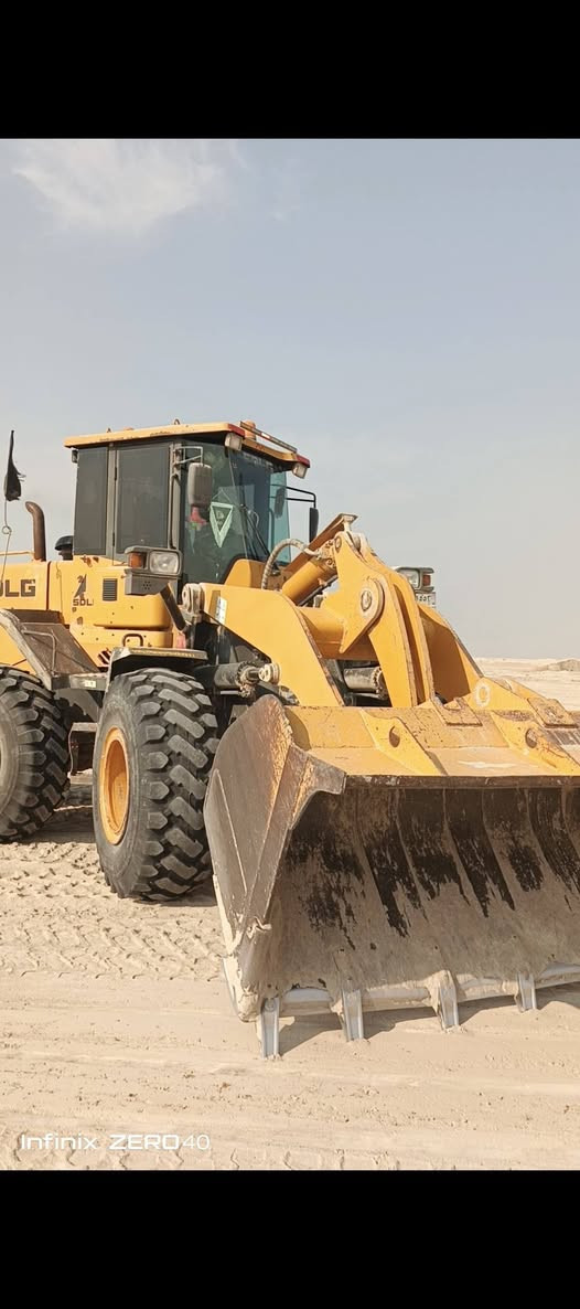 سلام عليكم  شفل يلجي للبيع يلجي حجم 46 مكينه نضيفه اربع تايرات جداد توه شادهن حداده جديده تبريد شقال. لمكينه تشتقل  بشريكه   سعر 3شدات لسفسار علا هاذ رقم ***********
