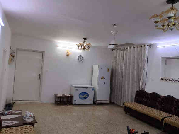 السلام عليكم
عندي شقه للبيع في حي الخضراء قريبه على شارع العام خلف جامع المهاجرين المساحه ١٣٢ رقم الشقه ٧٢١ طابق ثالث تتكون من غرفتين نوم وهول ومطبخ حار وبارد وعند الاستفسار الاتصال على هذا الرقم *********** باسم أحمد السعر ٤٨ مليون
