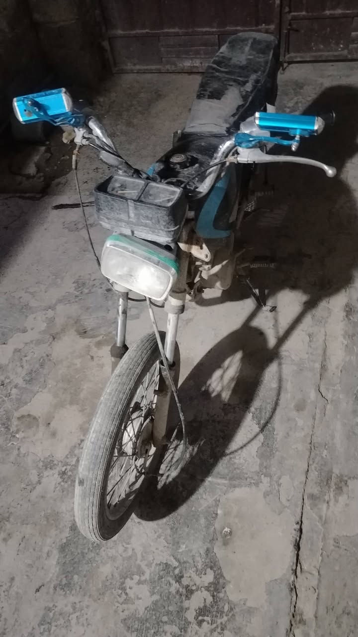 السلام عليكم دراجه للبيع سعر ١٢٥ نقص هندر ولويل الخلفي يراد تعديل مكان الدراجه نهايه حي العامل ***********
