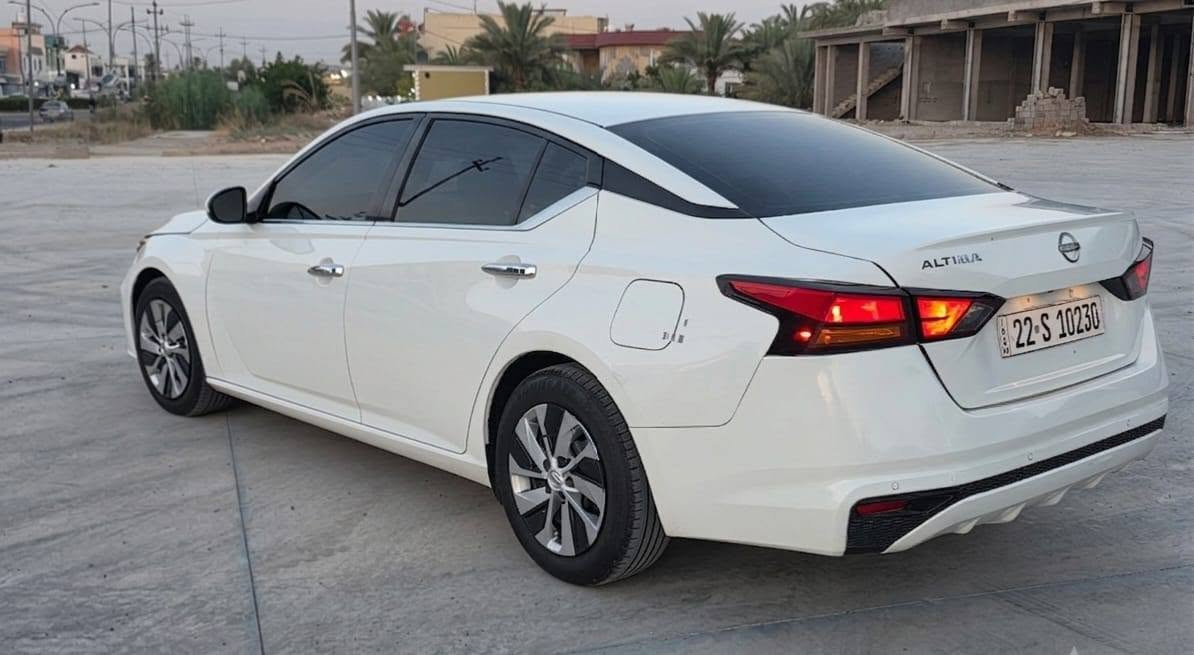 للبيع التيما S 
السعر 147بيها مجال
***********
موديل 2023
بصمة تشغيل
كاميرة خلفيه 
تثبيت سرعه 
شاشه لمس 
كاميرا خلفي 
تايرات جديد 
ماشيه 45
لايتات زنون بلادي 
كير مكينه بشرط 
سيارة بيها بونيد كلير بدون دواخل بدون ايرباك شرط قبق جنطه صبغ
صور حادث بل منشور 
رقم سنويه جديد تحويل ثاني يوم 
مكان السياره ديالى خانقين
***********
