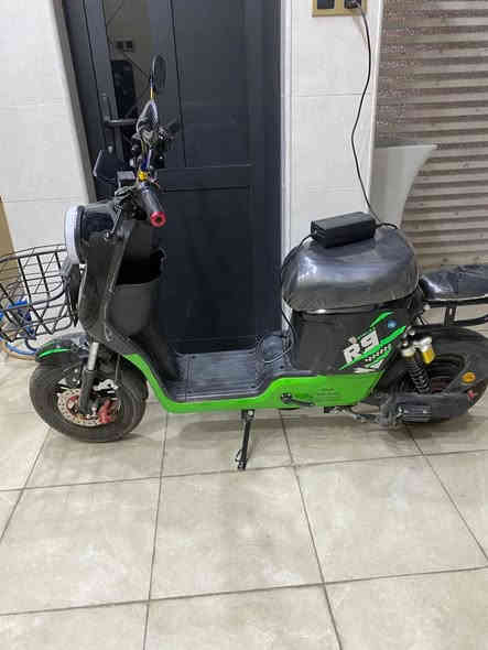 السلام عليكم دراجه ار تسعه للبيع الدراجه نضيفه كلش وفول موصفات
5بطاريات كبار (ولي ) 
الملف 1500 واط 
نظام بك ( ترجع ليوره)
أربع سرع بيه 
سرعه غير حقيقي 109 سرعه الحقيقي 79
نظام باك للحمايه 
سويجات عدد2
بصمه تشغيل عن بعد عدد 1
كارت عدد 1
لايت زنون عالي وناصي 
نشره سبع الوان 
وبعد هواي موصفات الدراجه كلش حلوه ونضيفه امانه الله 
السعر 450 وبيه مجال قليل  رقم الواتساب للتوصل***********المكان بغداد حي العامل
