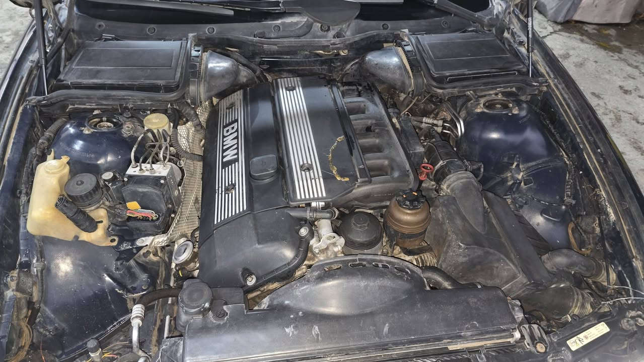 BMW صقر للبيع
موديل ٢٠٠٠
٥٢٨ 
مسكر دبل فانوس ٦ 
محرك ٣٠٠٠
السعر ٨٥ و بيه مجال
العنوان طويريج 
***********
***********
