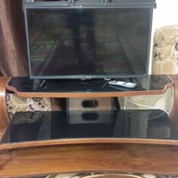 ميز تلفيزيون نضيف كلش للبيع 100 الف وبي مجال لاستفسار الاتصال على الرق...