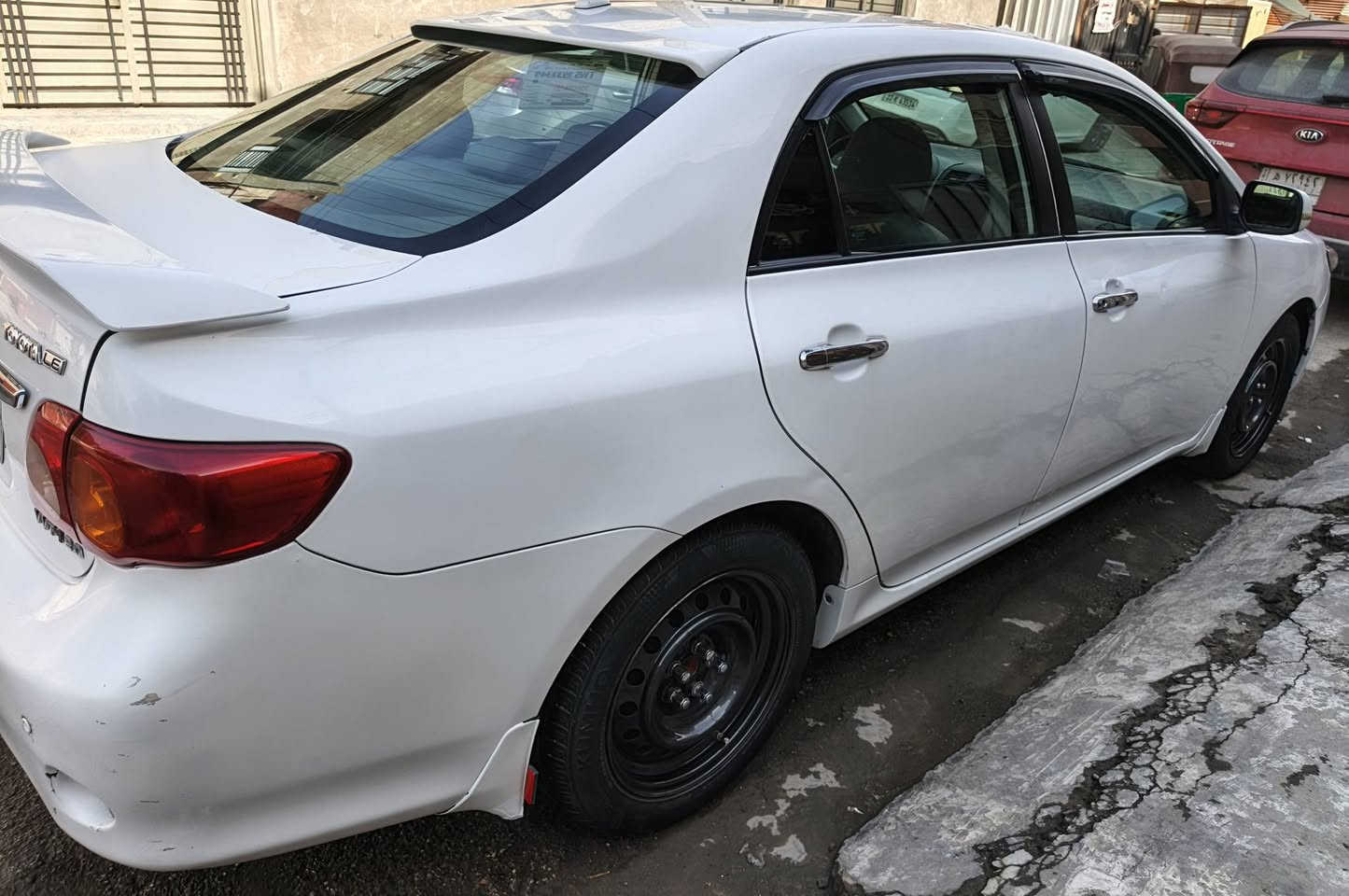 سلام عليكم
‏كورلا وارد أمريكي ٢٠٠٩ 
‏رقم بغداد انكليزي بسمي 
‏بجم كبس شاصي ولغد مكفولات 
‏محرك ٢٠٠٠ وتبريد وتدفئة مكفولات 
‏حادثه باب سايق مصبوغ بدون دواخل 
‏بيه صبغ بابين نصفهن من جوه كنر جهة يمنه  
‏صدر أمامي جديد زوج تايرات اماميه قاعده فيت بم تفصيخ شاشة وكامره وحساسات خلفيه 
‏بيه منظومة زنون عالي وبلوجكترات 
‏إتصال *********** بي واتساب مكانه بغداد
