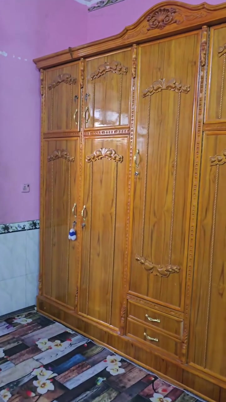 السلام عليكم كنتور تفصال + بوفيه ام السجه مثل ما موضح بل فيديو العنوان بغداد المعامل الحسينية ***********
السعر 1300
