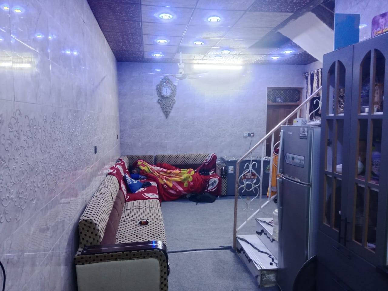 بيت لبيع مساحه 100متر  اب حي ميسان شارع الزوار السعر 40او بيه مجال لل استفسار ***********. ***********
