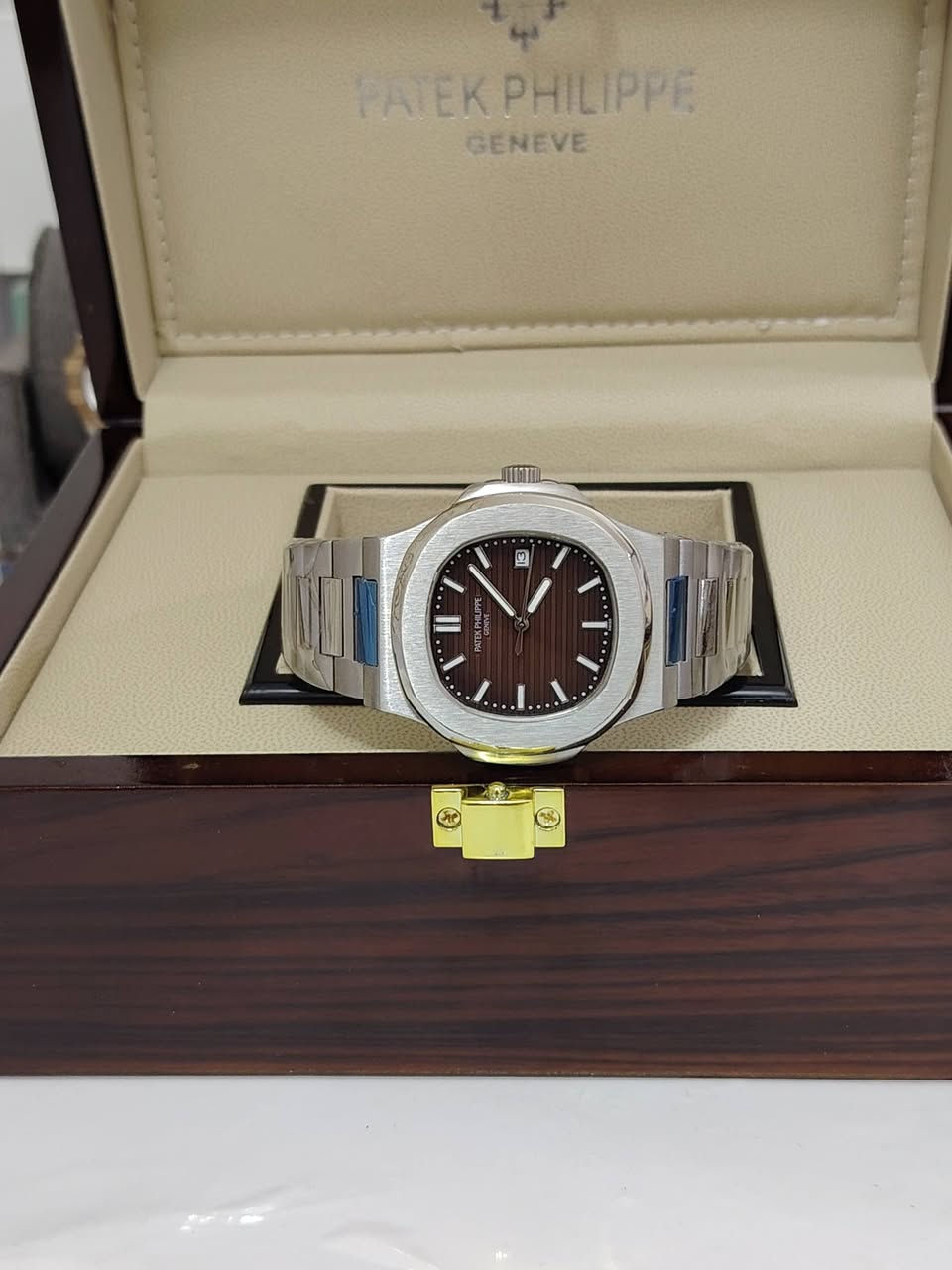 Patek phillippe Nautilus
ماستر كوالتي اوتماتيك


**إذا كنت صاحب هذا الإعلان وتريد حذفه لأي سبب، رجاءا أرسل رسالة إلى الدعم الفني**