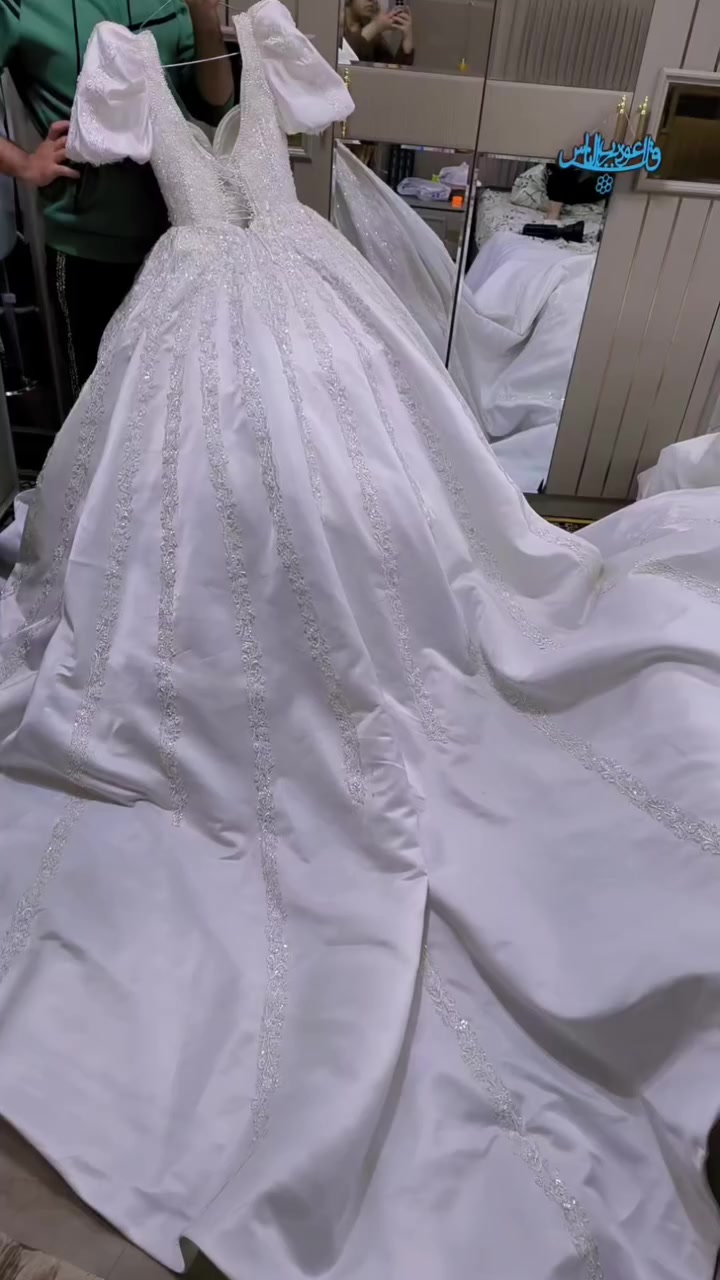 سلام عليكم بنات حبيباتي عندي بدله مال زفاف تجنن والله نظيفة حيل بياضها ناصع نوعها ستن  ثگيل اريد أبيعها ب ١١٠ وبيها مجال مكاني بغداد الدورة والي قريبين من الدورة احنا نوصلها بلاش والي بعيدين هي تاخذها


**إذا كنت صاحب هذا الإعلان وتريد حذفه لأي سبب، رجاءا أرسل رسالة إلى الدعم الفني**