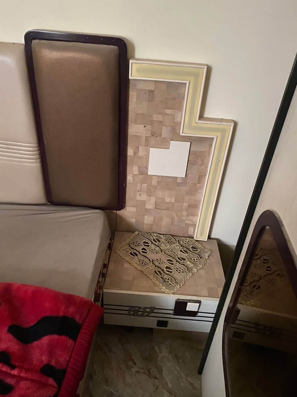 غرفه للبيع مكان دوره ابوعيثه السعر ٤٠٠ هذا رقمي    ‭٠٧٧١ ٢٢٨ ٨١٩٨‬
