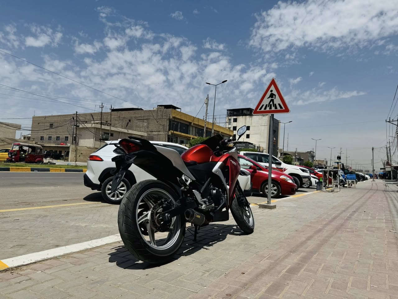 السلام عليكم
Cbr 250 rr
دراجه مكفوله كير مكينه خير من الله 
كل نقص مابيها من عدى بريك خلفي 
تاير خلفي جديد 
نوزل جديد 
صالنصه جديده صوتها كلش حلو 
مكينه بلجيس لا مفتوحه ولا ابد !
السعر مليون و ٩٥٠ماكو بهيج سعر وهيج نضافه
مكاني غزاليه 
رقمي *********** 
متواجد واتساب فقط

