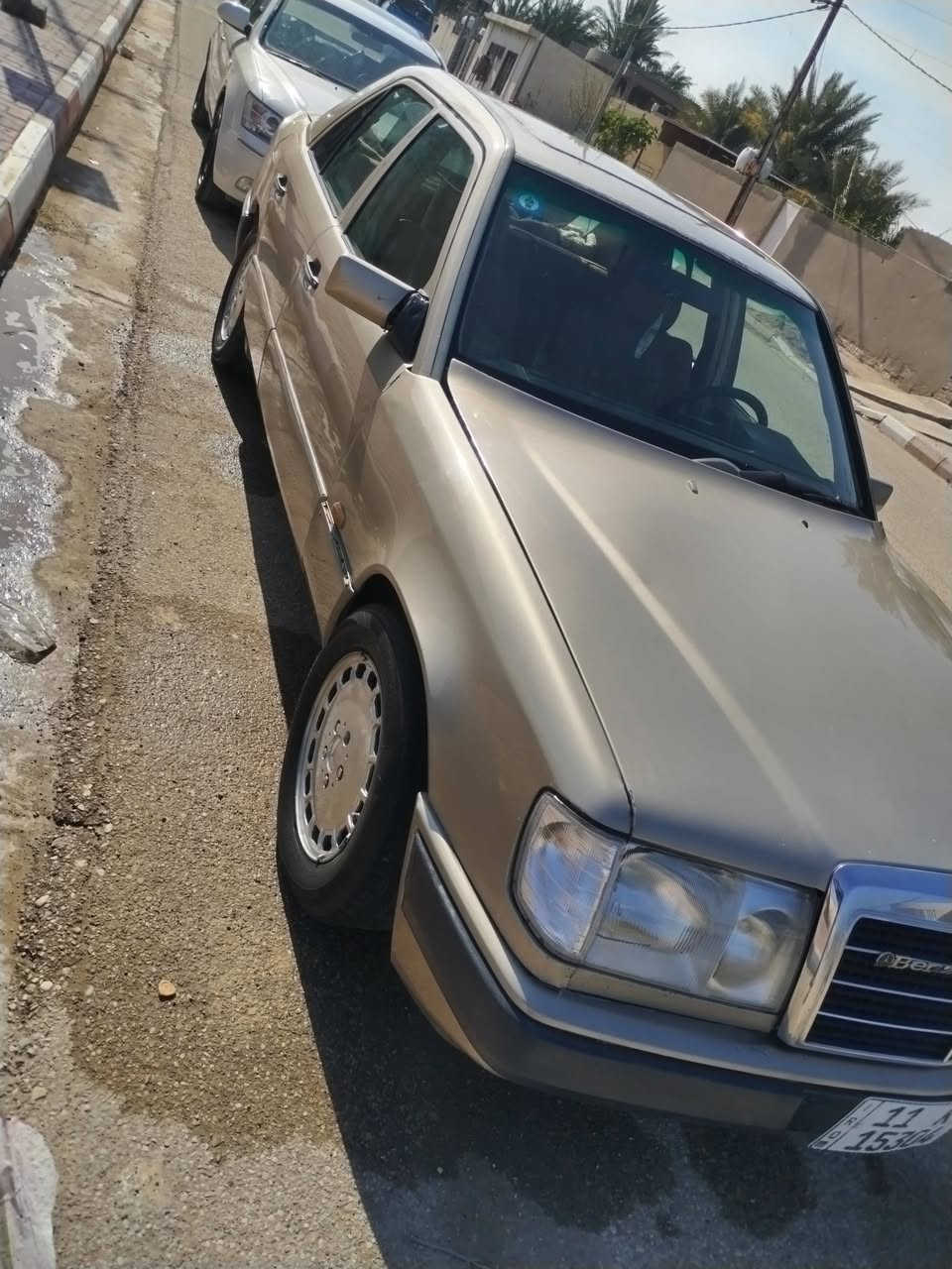 السلام عليكم
مارسيدس دب موديل ١٩٩١ رقم بغداد انكليزي صاعده هزه تخم تاير جديد حداده جديده كير ومكينه مكفوله ففيتي 3000 كهربائيات جاهزه 
واسط _الكوت
*********** 
***********
سعر ٤٧ وبيه مجال
