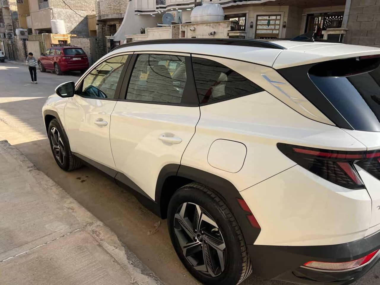 سلام عليكم
توسان هايبرد 2022فولل 
وارد امريكا السيارة فول مواصفات 
ماشيه 71الف فقط السياره جديده
بنراما قطعتين 
بصمه تشغيل 
تشغيل عن بعد
مكينه 1600 تيربو
السياره فور ويل دفع رباعي 
كراسي كهرباء ⚡️ 
كشنات هيتر تبريد 
هاند بريك بصمه
شاحن واير ليس
شاشه ابل كار بلي 
 دشبول ايباد
قطعتين تبريد
حساس امامي وخلفي 
لايت زينون + LED
كشافات زينون
ويل كب 19
شفتات مقود
مثبت سرعه
نظام مانع الانزلاق 
نظام نزول منحدرات
نظام الايزو فكس
درايف مود SMART/SPORT/Eco/
اشاير بل مري والمري 
هواي بيها مواصفات

صور الحادث موجوده بل منشور بيها 3 قطع صبغ  
الشراي يتصل بي واتس
بيع فقط بدون مراوس  
مكان السياره بغداد
للأستفسار  ***********
