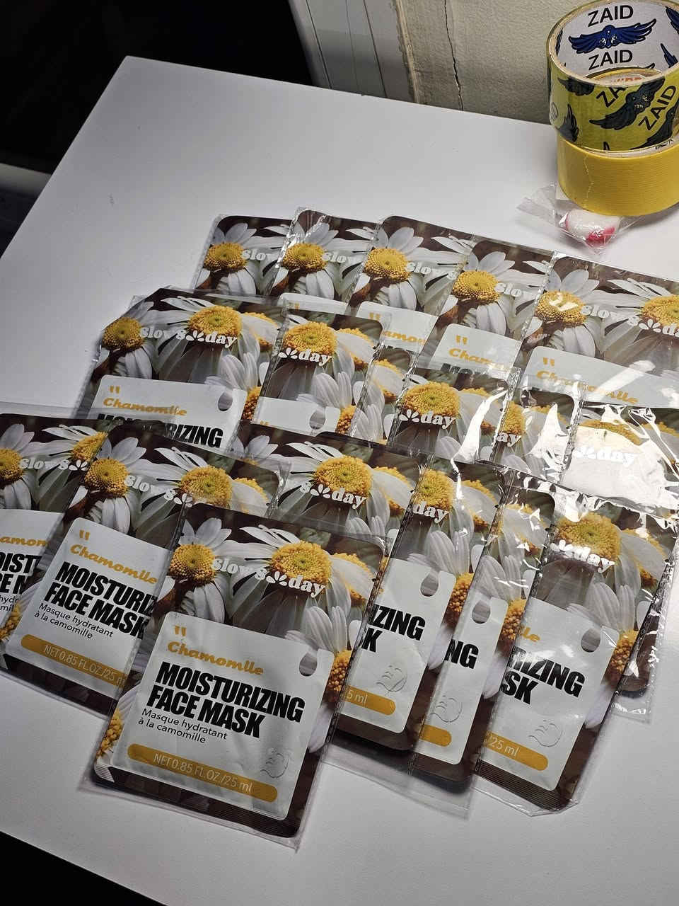 ماسك للبشرة عدد ١٧ ماسك كلهن بـ ١٠ ويه التوصيل على أول تم
يحبس الرطوبة داخل بشرتك ليتركها ناعمة ومرنة.
تهدئة فورية: بفضل خلاصة البابونج الطبيعي، يعمل على تهدئة الاحمرار والتهيج، مما يجعله مثاليًا للبشرة الحساسة أو المتعبة.
نضارة وإشراق: يساعد النياسيناميد (فيتامين B3) على توحيد لون البشرة وتحسين ملمسها لتظهر بإشراقة صحية.
تجربة مريحة: يتميز بنسيج "تينسل" (Tencel) فائق الرقة والشفافية الذي يلتصق بوجهك كبشرة ثانية، مما يضمن امتصاصاً أقصى للمكونات


**إذا كنت صاحب هذا الإعلان وتريد حذفه لأي سبب، رجاءا أرسل رسالة إلى الدعم الفني**