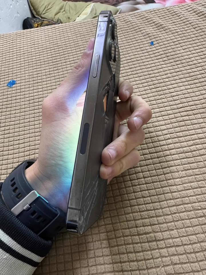 إيفون 13 برو ماكس لون اسود  ذاكره 256  الجهاز فقط مبدل بطاريه وشاشه اصليات باقي الجهاز كل مكفول اتصال ونت وصوت كامره فيس ايدي  اللمس بالشحن تنسى كلشي شغال بي سعر الجهاز 410 وبي مجال بسيط العنوان بغداد المنصور رقم تلفون *********** وبي واتساب
