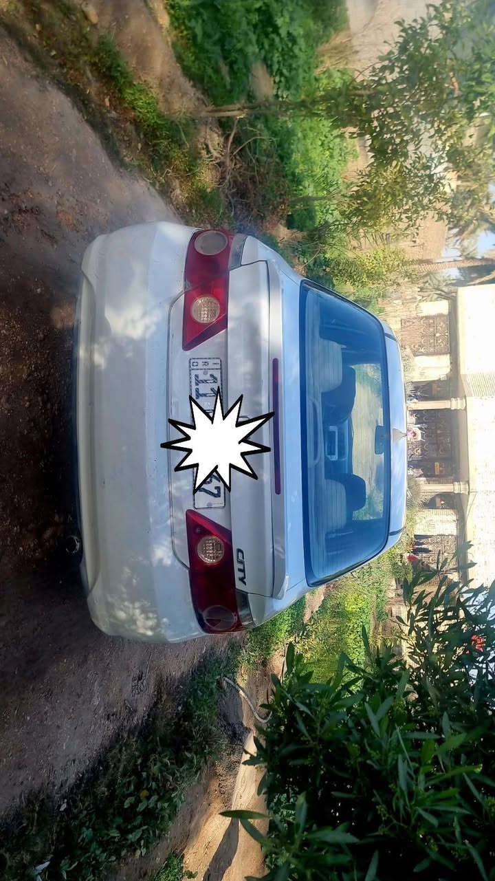 السلام عليكم
هوندا ياباني موديل ٢٠٠٧ 
رقم بغداد انكليزي تحويل مباشر 
تبريد شغال 
سياره كلها شغاله 
سنتر لوك  
داخل بلاد على وضع الشركه
تبريد ثلج 
سياره بدون صبغ فقط دعاميات مو حلوه  
السعر ٥٧ بيها مجال 
مكان السياره بابل 
*********** للتواصل اكثر واتس اب او اتصال
