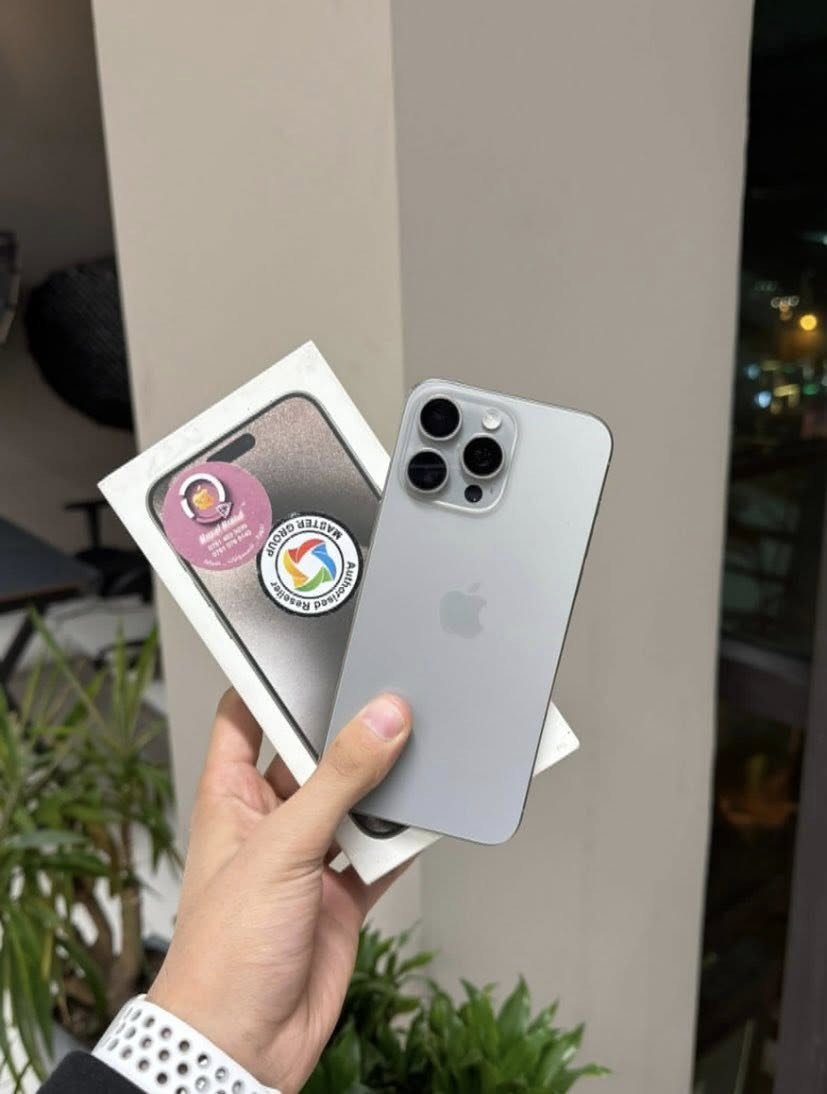 ايفون 15 برو ماكس ( وتر بروڤ )
بطاريه 85
ذاكره 256
عربي ماستر M/AA/A
باكيته وياا 
سعر مليون و100 بي مجال كلش قليل
رمادي ***********
