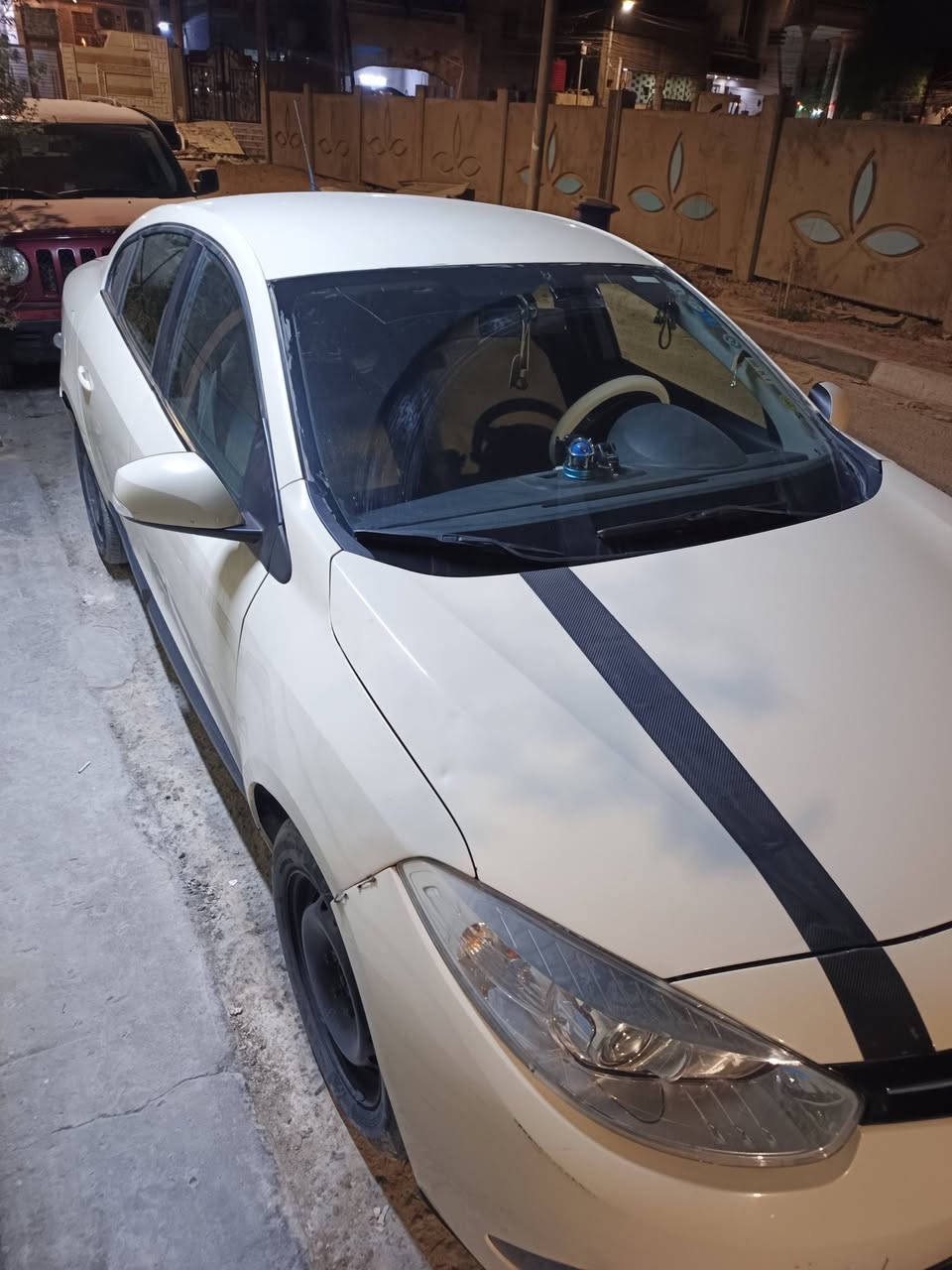 رينو فلاونس 2016 مكينه نسيان سني بلادي سياره نضيفه نقصها فقط حداديه اماميه دواخلها نضيفه سعر 75 وبيها مجال 
رقم ***********بي واتساب واتصال موجود دأما
