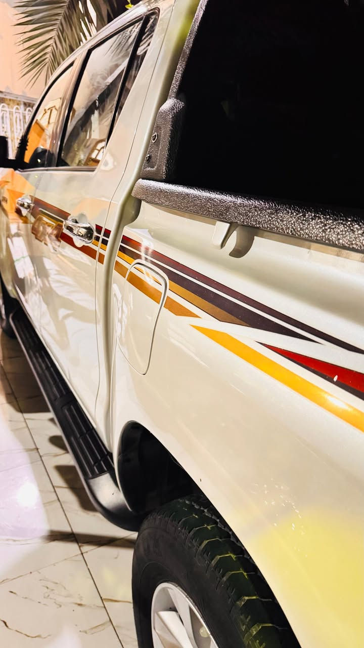 سلام وعليكم هايلوكس فورويل بريميه لون صدفي فول كير عادي تبريد خلفي موديل ٢٠١٩رقم اربيل سنويه منتهيه شرط التحويل والتجديد كفاله مكينه  كارتون وكير وكشر من الصبغ والمعجون فقط ملاحضات بسيطه بارد 
السعر ٢٣٥وبيه مجال الاستفسار ***********(كازززززز)
