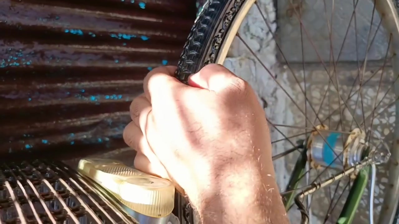 سلام عليكم بايسكل يابني برجستون نضيف للبيع عنواني الأمين الثانيه حي المعلمين تواصل على هذا رقم *********** ابو روان
