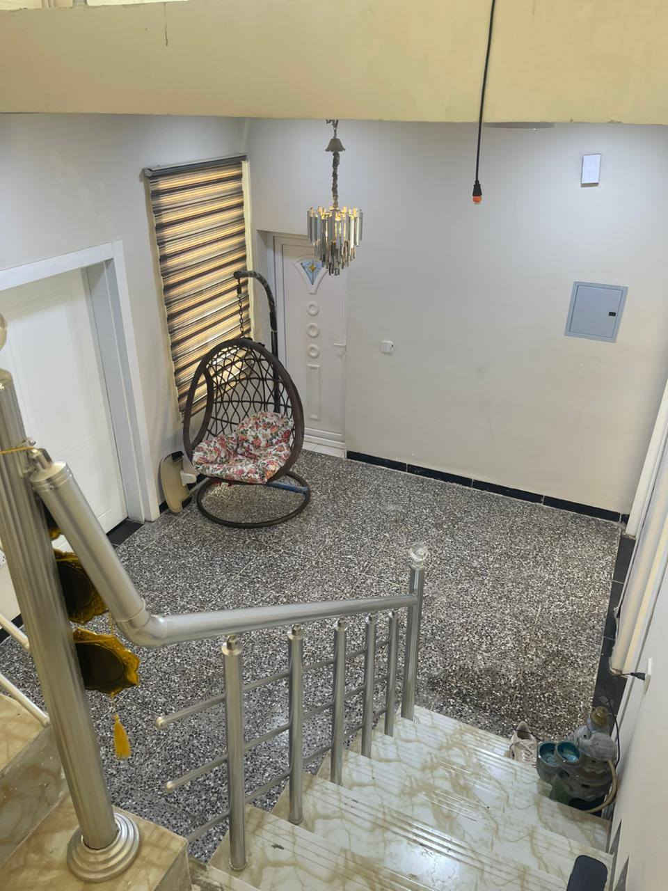 بيت طابو صرف ٢٠٠ متر دخل مجمع الزهراء السكني طابقين يرهم تطلوعه والباقي ع المبادره طابقين يتكون الطابق الاول غرفه وستقبال اوصاله اومطبخ اوصحيات حديقتين كراج الطابق الثاني غرفتين وصاله مجمع صحيات المكان طوريج ام الهوى مجمع الزهراء  السكني باقي التفاصيل  اتصال ع ***********او مراجعه مكتب عقارات ابو كرار عنوان المكتب الجمعيه شارع الوسط
