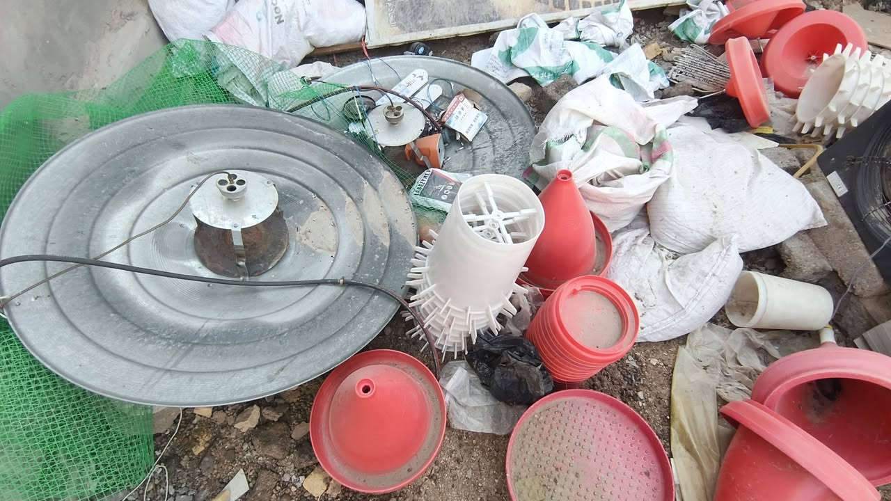 سلام عليكم غراض مال حقل للبيع عازل السعودي عرض الفه متر  و٢٠سم وطول الفه ١٤ متر عدد ٣٠الفه عازل باب بلاستك جديد مفرغات ٢ ام٧٠ جدد وحد ام ٦٠ مستخدمه ضفيره ٤اغطوط ام ٢٥جديد مناهل عدد ٣٠ علافات عدد ٣٠ مخطوره ام طنين مستخدمه وجبه واحد ومخطوره نص طن جديد حاضنات عدد ٢سيم ٥٠ كيلو حديد عل شكل اقواس ١٠ قواس اتريده جادر اتريده حقل ولقواطع مالته موجود:  فيس مامتواجد اي ستفسار رقم الهاتف ***********
ماكني بصره قضاه المدينه
