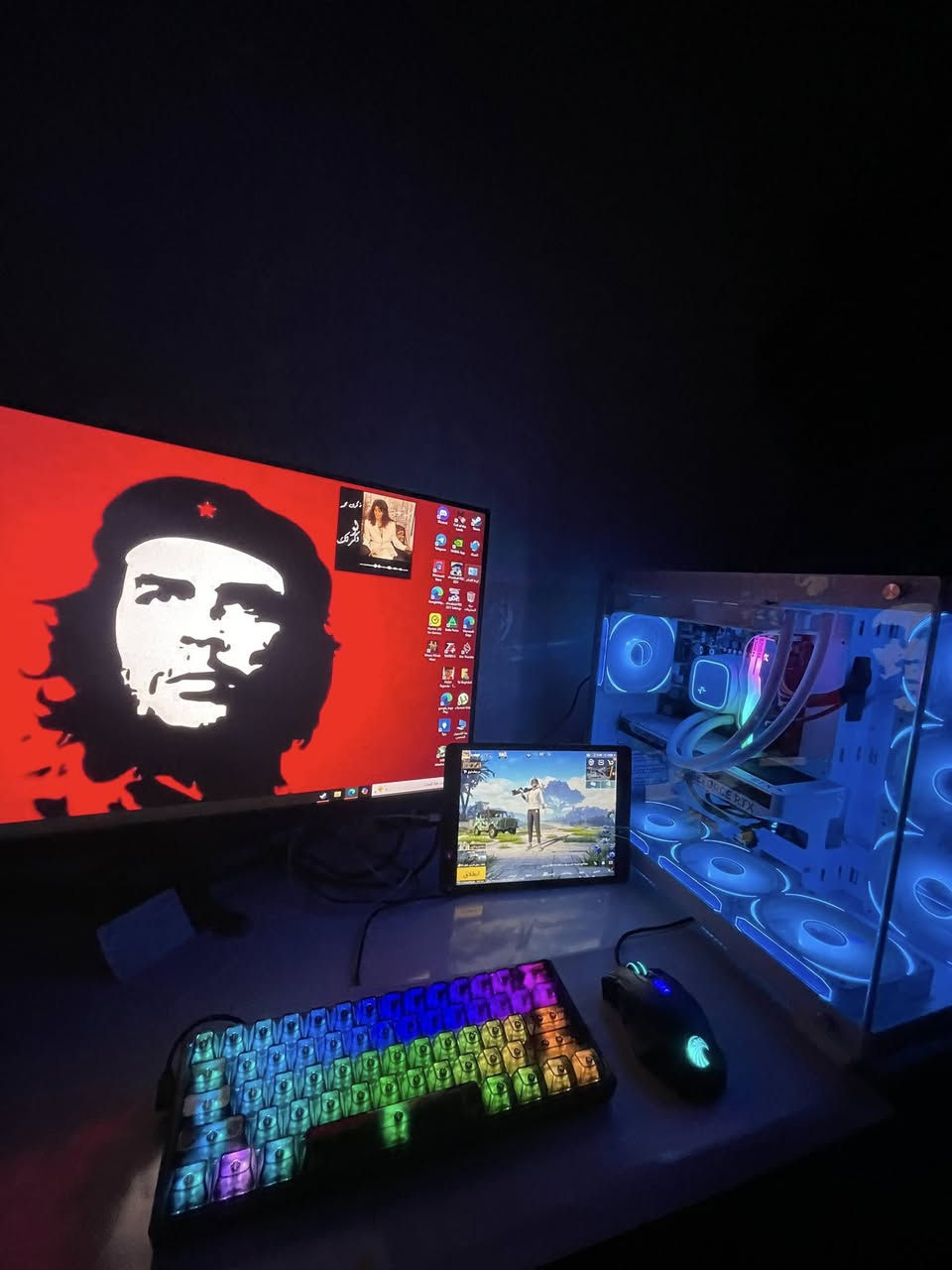 بيسي كامله مكمله للبيع استخدام 15 يوم وريد ابيعه بسبب الدراسه ولشغل مالحك افتحه
كارت شاشه 4060
الهارد 1 تيره 
الرامات 16 كيكه 
المراوح  عدد 9 
التبريد مائي 
الشاشه 188 هيرتز 

بس المعالج ماعرف شكد لن اني جديد ماخذه تاخذه تربط نت وكبل تلعب وياهه واير مال انترنيت طول 35 متر 
التواصل  واتساب او خطهم مفتوح 
***********
