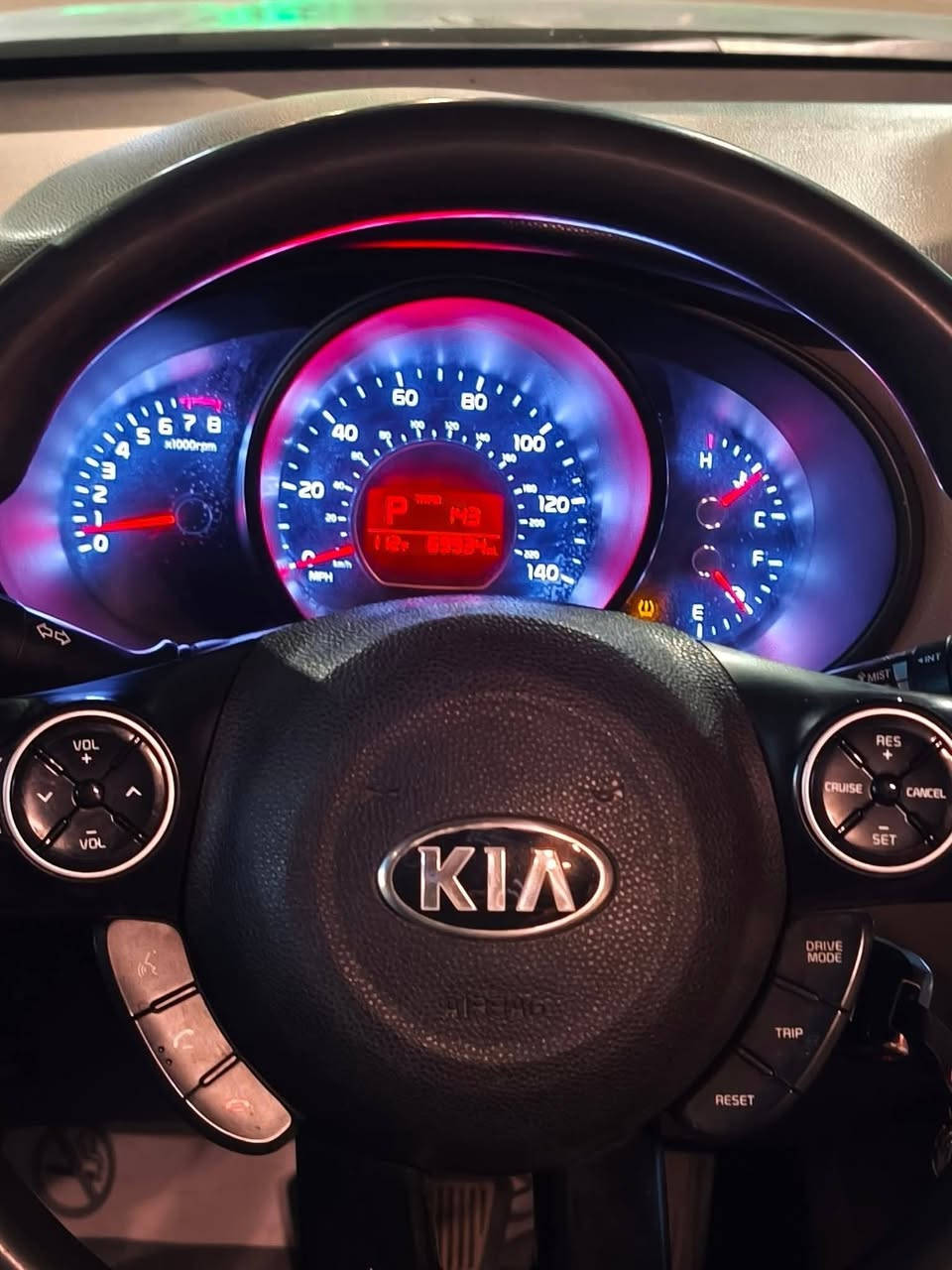 سلام عليكم كيا صول موديل 2018 محرك 1600 جاملغ وبنيد صبغ السياره رقم اربيل دولي بسمي اتريد وكاله أو تحويل السعر 120 وبيه مجال للاستفسار اتصل ***********
