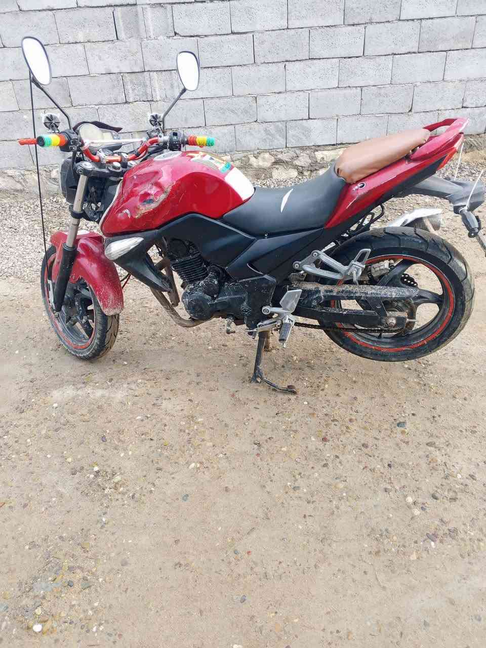 سلام عليكم موطور سايم بطحه موديل 17للبيع كله شغال كهربائيات شغاله گير محرك نضيف مكان جزيره الخالديه سعر 550بي مجال قليل اتصل ***********
