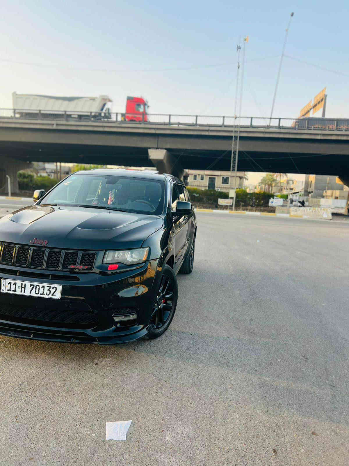 السلام عليكم جيب موديل 2018 بلاك توب فول مواصفات بيهة جاملغين وبنيد مكفولة من الدواخل والشواصي سيارة كامل مواضفات من الصندوك الكهرباء والرادار الخلفي وتدفئة كشنات وستيرن كشن كهرباء السيارة بيهة خانة السادسة واكفة ابيعلك بيهة مكينة اتريد اجفت اتريد اتبدل بقت يمك السيارة شغالة وبيهة شلعة ومعدل اتخبل وللعم ما مفتوحة المكينة قبل سيارة صدر امامي خلفي تخم تاير عليهة ادامة كاملة 
السعر ١٨٦ 
مكان السيارة بغداد حي الجامعة *********** بغداد
