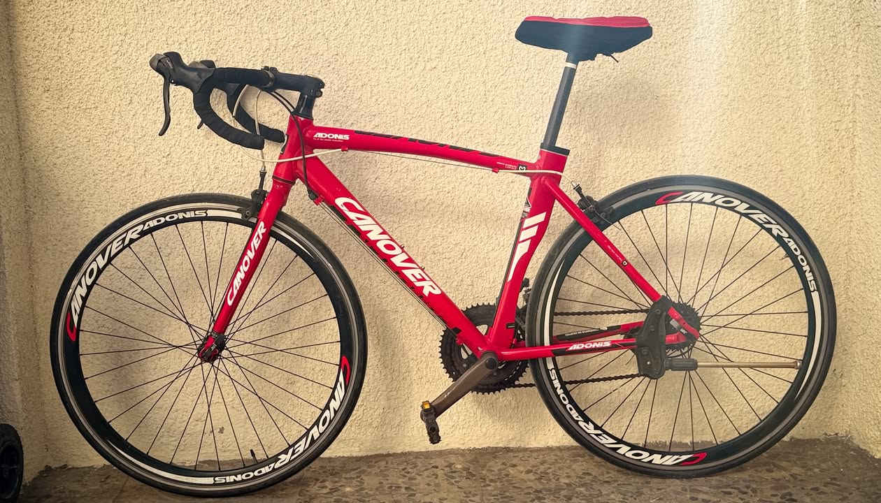 السلام عليكم 🫡♥️
رود ماركة كانوڤر CANOVER الياباني🇯🇵
بلادية على وضع الوكالة
مختمه بكل اجزاء الدراجة

معدن الفريم // المنيوم بالكامل🔥
قياس الفريم // ميديم M
فريم حديث مضلع🌟

سستم الدراجة // شيمانو تورني كامل بدون نقص SHIMANO TOURNEY
سستم ياباني كامل مكمل

ويالة الدراجة // مختمه بأسم الماركة CANOVER ارتفاع 40 تتكون من طبقتين لتحمل الطسات والوزن

السعر💵 // 300 الف وبيها مجال
العنوان🏠 // بغداد - حي القاهرة
متوفر توصيل لكافة المحافظات
للاستفسار : ***********
