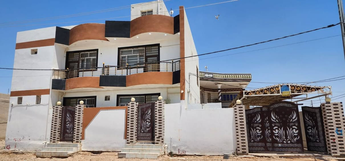 السلام عليكم ... الدار للبيع
مع مشتمل عدد 2 
العنوان شارع كورنيش الحي 
لمعرفة التفاصيل الأتصال على الرقم 
***********
