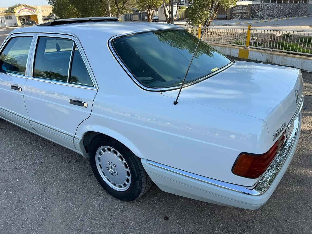 اسلام عليكم للبيع مارسدس 300SEفول مواصفات باب قصيرموديل 90
بيها مكانات صبغ قماره بدون صبغ 
مواصفات اسلايت كهرباء 
برده كهرباء
لايت كهرباء يصعد ينزل  
استيرن كهرباء 
كشنات تجاوي كهرباء حاجز 
دبل هورن 
كشن هيتر 
كير قفل 
اريل كهرباء 
دبل مروحه 
دبل فيتبم 
تبريد ثلج 
تدفئه 
كهربائيات شركه كير محرك صدر كله جديد اتراي وين مايعجبك 
رقم بغداد لاماني بسمي 
السياره مال بيت صالها عندي 9سنوات بسمي 
سعر 110$مكاني بغداد الشراي يتصل ***********
