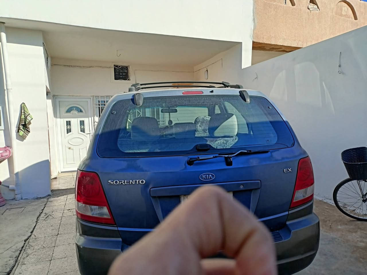 السلام عليكم ورحمة الله وبركاته
كيا سورنتو 2005  لون سمائي كلين كلين  بيها جلح فقط وارد خليجي رقم اربيل تحويل بنفس اليوم
مكفوله من الرقم للرقم وين ماتريد تاخذ تراي
سعرها( 85 ) وبيها مجال بسيط ان شاء الله للي تعجبه يتصل ***********  مكاني كركوك حي الشهداء
