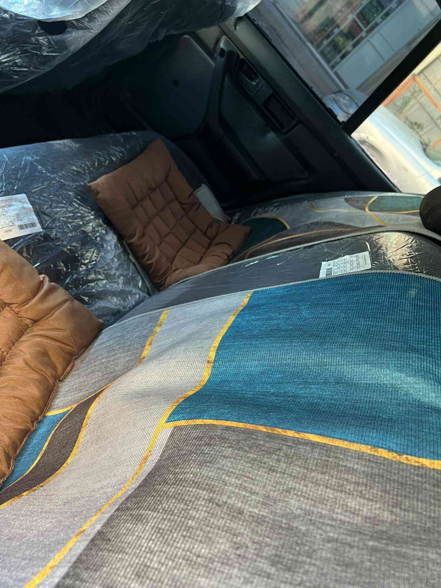 سڵاو هاوڕێیان 
1991 گێڕ عادی520 bmw بۆفرۆشتن 
ئاڕم پلاستیکی سلێمانی بەشەرتی ئاڕمو ئەوەلیات 
گێڕو مەکینەی بەشەرت مەکینەی تازە داگیراوە هەڵمی نییە 
ژێری تازە دامگرتوە کامل چرکه ی تیا نیە 
کامل بۆیاخێکی جوانم کردوە لەسەر ساقی 
کامل جوانکاریم بۆ کردوە 
چوار تایەی لۆکم بۆ بەستوە ویلی شنایزەرە 
کامل کارەبای مەزبوتە سڵایدە 
دەعامی پێشو پشتی ئێمە 
لایتو بەگلایتو بلاجکتۆری لۆکم بۆ بەستوە 
قرچێکی کەمی پێشی هەیەو تەواو بەشەرتی موسو بڕاوەو وەرگەڕان 
سەیارەکە زۆر جایزەو کەم مەسرەفە 
سیعری38گەڵاو کەمێک مەعمەلە 
شوێن هەڵەبجەی تازە شارەزور 
***********
