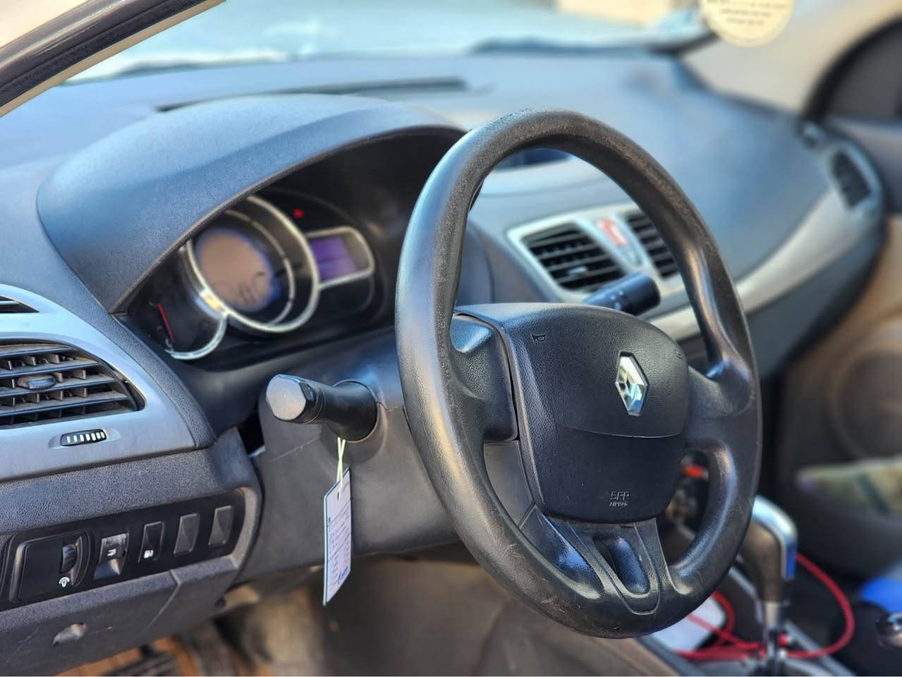 renault flunce 2015
***********
***********
رینۆ فلۆنس 
مۆدیلی ٢٠١٥
سپی بەفری
سەنەوی تا ٢٠٢٨
جەمەلەخی دوای سەکن ساردە
سەیارەکە نەرمە تەرزەیەکی هەیە 
نرخی ٧٥ گەلا و مەجالە 
ناونیشان سلێمانی السليمانية, العراق
