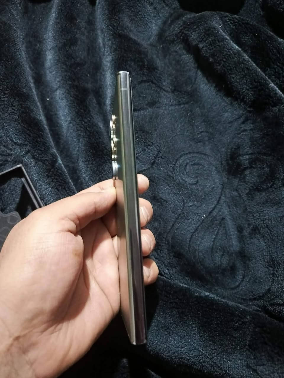 اس ٢٣ الترا دبل خط بدون عطل او طبع 
ذاكره ٢٥٦ معا شاحن ٣٠ واط 
بي جلوخ استعمال بدون كفر حمايه 
سعر ٦٥٠ وبي مجال ***********
