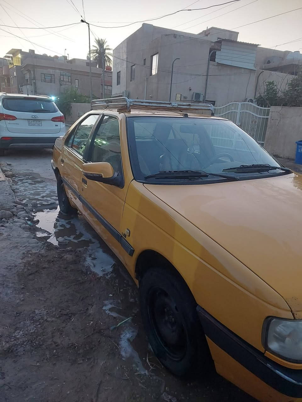 سلام عليكم بيجو لميس للبيع موديل 2016 رقم بغداد بأسمي مصفر هيئة وغرامات  السيارة جاهزة وخير من الله بيهة طخة بالجاملغات المامية اليمنة وليسرة واحد مصلح والثاني ع وضعة 
تبريد ثلج الكير تمام بس المكينة بيهة تنقيص 
مكان السيارة عضمية 
السعر 39 ورقة
***********
