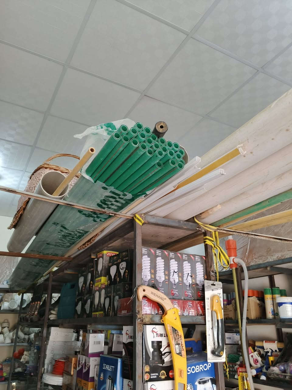 للبيع اغراض المحل كامل ويشتغل  العنوان بعقوبة تقاطع القدس خلف مطعم ابو حمره الاتصال ***********
