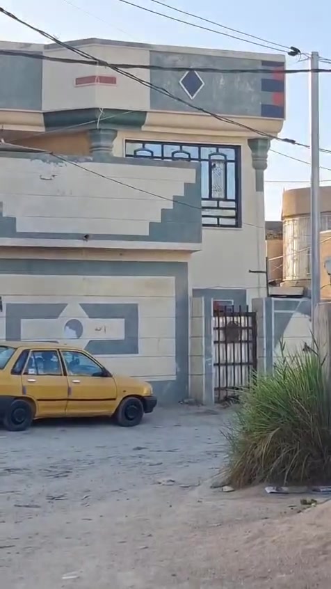 السلام عليكم بيت للبيع يم المرور نزلت حي الصناعي ابو خستاوي البيت جاهز من كلشي السعر ب ٩٠ وبي  مجال
***********  ***********
