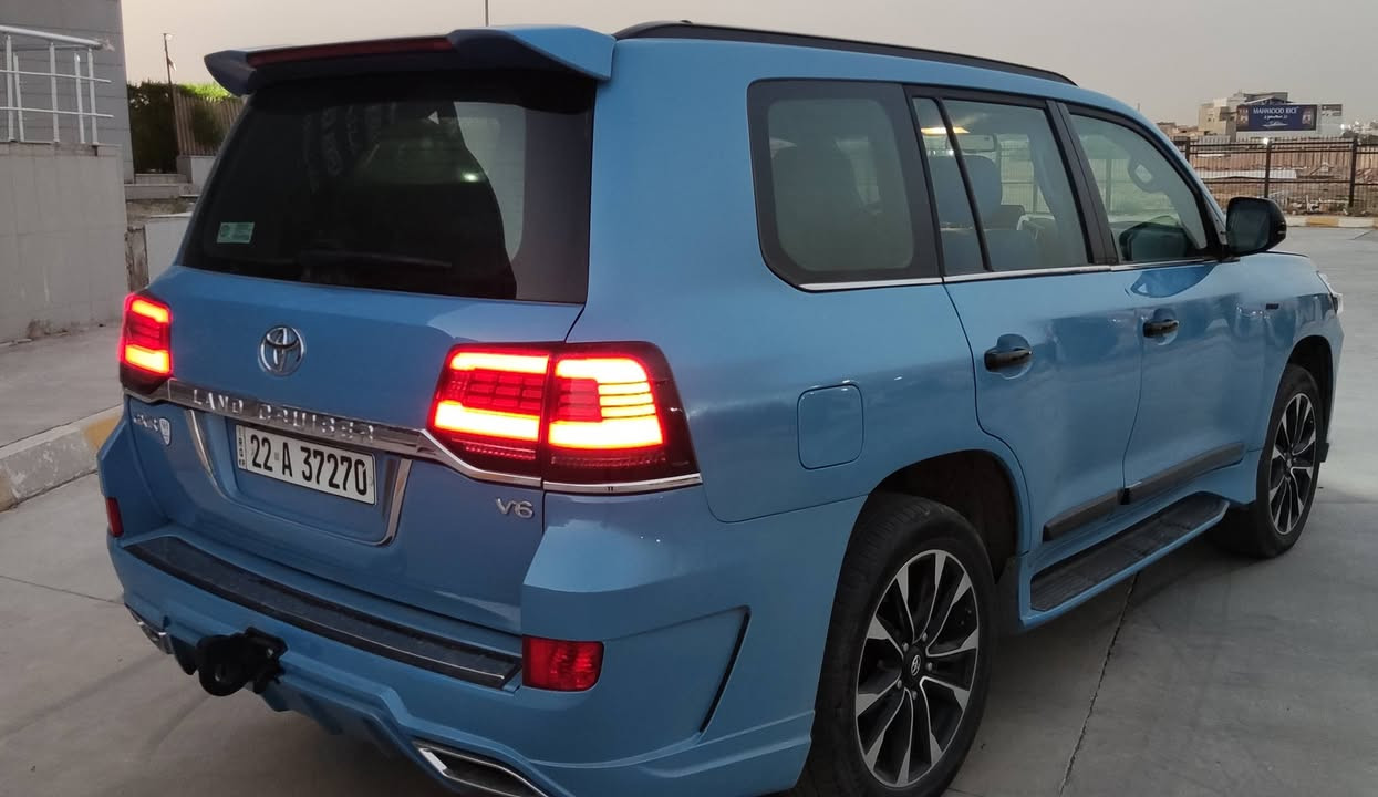 ٢٠٠٩ محدثه تحديث درجه اولى ضررها فقط جامرلغ السكن واشويه جارلغ الخلفي هم بي شبرين معجون اثر حادث قديم السياره جاره بدون نواقص الكير بشرط المحرك بيها اشويه صرف وبخار لكن بشرط بدون ماتبين الا بالفحص سنويه هزه جديد ٢٠٣٠ لونها البلاد اسود تغير لون للجماليه فقط داخل وخارج ٢١ سبورت سعرها بلاش جوه السوك ٢٥٥ سياره بالعين احلى من الصور 
***********
