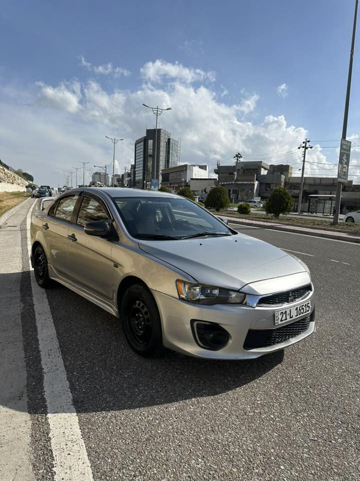 بسم الله الرحمن الرحيم
لانسەر قرش مۆدێلی ٢٠١٧ مەکینە ٢٠ مەرغوب بێ بۆ یاخ  
خلیجی ناوزەرد . گێر ئۆتۆماتیک 
ئاوێنە ئیشارەت .. دوگمەی تراکشنی هەیە سەیارەکە
٤ تایەی تازەی لە ژێرایە .. 
شاشە ئایپاد و کامێرە . باڵێ ئیڤۆ . ئاوێنە باتمان . 
سکوبی جامەکان .دڤیوزەری بۆ دانراوە .. 
سەیارەکە زۆر پاک و جوانە 
پشت و پێش کەپس و گێر و مەکینە و تەبرید بە شەرت .
تازە سێرفس کراوە هایدرۆلیکی گێر و سوکانی تازەیە 
رۆنی مەکینەی تازە گۆراوە هەموی بە شەرت
سەنەوی تا ٢٠٣٠ تازەیە پلێتی رقەمی تازەیە تەحویل و وەکالە و خرامە بە شەرت سەیارەکە تا بڵێ مالی دۆست و بێ سەرئێشەیە 
رەسمی سۆنەرەکەشی دانراوە .. 
ماوەی رۆیشتنی سەیارەکە ١٥٥٠٠٠ 
نرخی 121$ معامەلە سەیارەکە لە سلێمانیە
ژم. *********** 
***********
