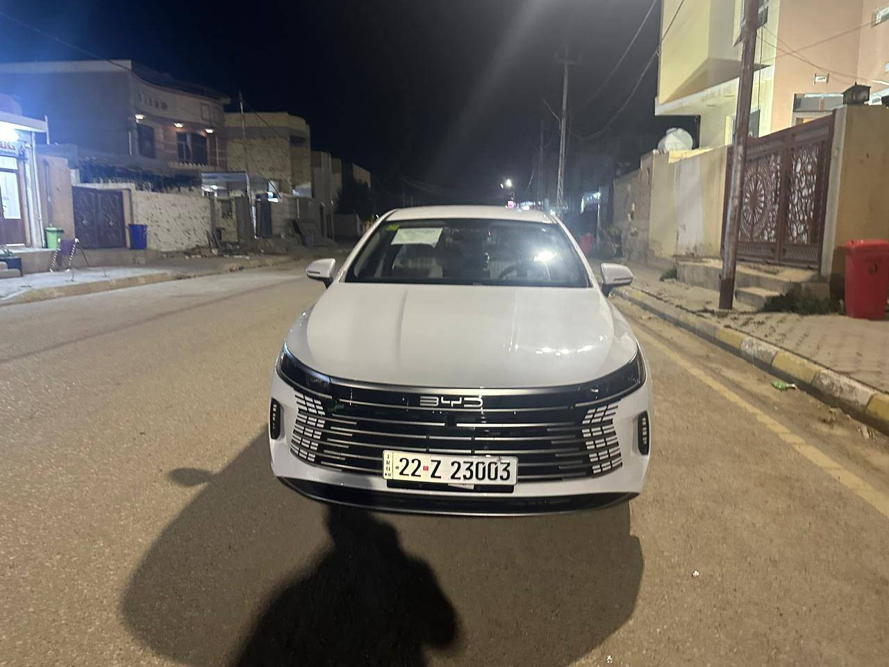 سلام عليكم عارض بي واي دي 2025 ما شيه 400 كيلومتر فقط يعني زيرو رقم أربيل 136 ورقه جوه سوك كفاله عامه بيع مستعجل  رقم ***********
