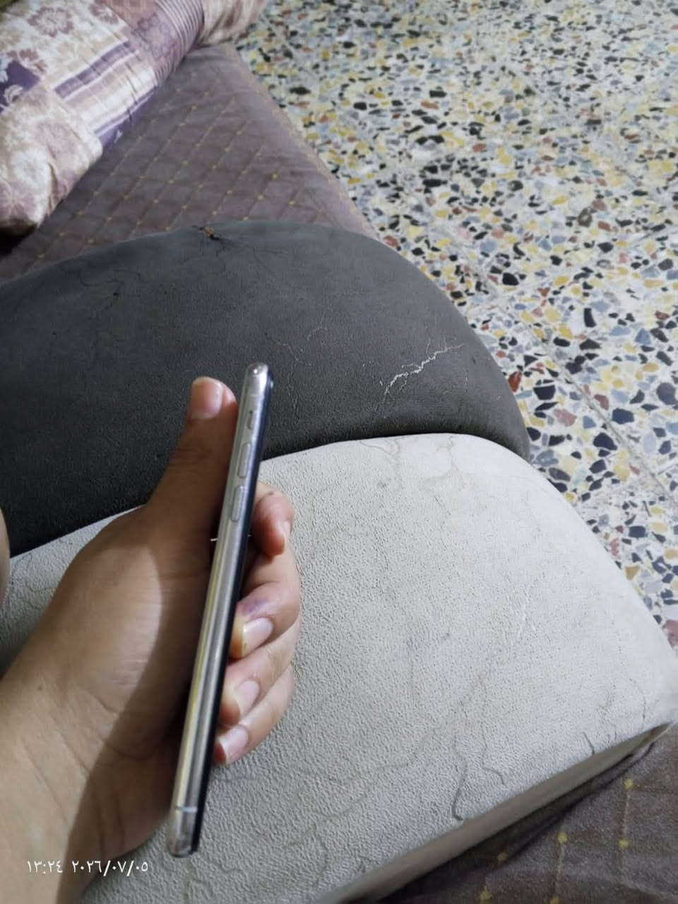 سلام عليكم شباب عندي جهاز ايفون اكس لون ابيض جهاز ذاكرته  نظيف سعر جهاز ١٦٠عنوان بغداد الحريه الثانيه للاس٢٥٦جهازتفسار اتصال عل ***********او واتساب
