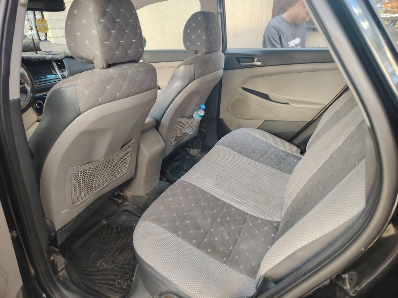 السلام عليكم
تكسون أمريكي ٢٠١٨ ضررها بوند مبدل خارج العراق بدون دواخل شرط المكينه والكير شرط التحويل السياره باسمي سنويه جديد سنة ال٢٠٣٠  حاليا رقم انكليزي الجديد ترهم نقد وترهم إذ مقدمه والباقي مده
مكان السيارة الموصل الأيمن الرفاعي 
السعر حسب الاتفاق على البيع والشراء طبعآ
علق وخاص


**إذا كنت صاحب هذا الإعلان وتريد حذفه لأي سبب، رجاءا أرسل رسالة إلى الدعم الفني**