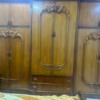 غرفة نوم • خشب صاج • نضيفه