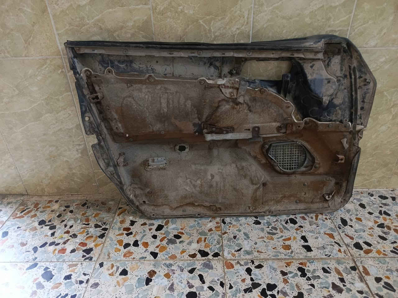 سلام عليكم بطانه مال بطه جهة العبري لون رصاصي..***********
