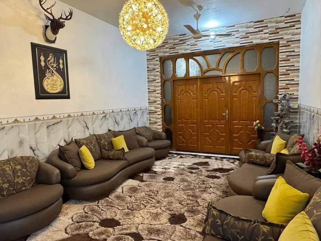 ⭕️دار للبيع في حي الجمعية خلف مطعم فوانيس 

⭕️المساحة ١٦٩م طابو صرف الواجهة ٧ ونص 

⭕️الطابق الارضي يحتوي على صالة وهول ومطبخ وغرفة نوم ومجمع صحيات 

⭕️الطابق الثاني يحتوي على غرفتين نوم ومجمع صحيات 

⭕️لطلب سعر  مراسله الصفحة او الاتصال على الارقام

🔹*نستقبل جميع عروضكم السكنية 🏠 والتجارية 🏡 بكافة مناطق الحلة 
……………………………..
للمزيد من المعلومات

مراجعة مكتب بابل الكائن في شارع ٦٠ مقابيل حلويات ريف دمشق او كراج ناجي كماش سابقاً او الاتصال ☎️ 

***********ابو احمدالاسدي  
***********احمد الاسدي
***********امير الاسدي
