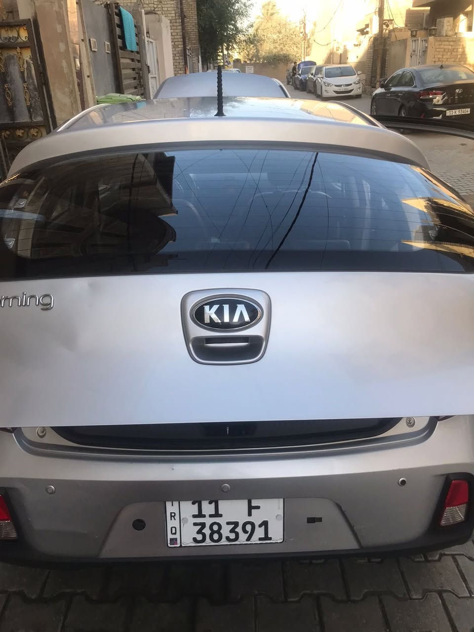 عندي اي تين مديل 2015
السياره مكفوله كفاله عامه 
لا صبغ لا تبديل 
صدر جديد داخله جديد 
سياره مال جناي 
ماشيه 40 الف حقيقي 
*********** 
الاسعر صاحب السياره رقمه يمك اتصل بي
