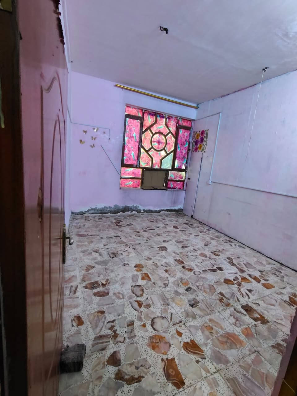 🏠 بيت للإيجار
بيت للإيجار مرتب ومناسب للسكن.

📍 الموقع: (بغداد جسر ديالئ )

يتكون من: ( طابقين عدد الغرف ٤ وحده جوه وثلاثه فوك والصالة واستقبال وحمام ٢ وحديقه صغيره .

السعر ٣٥٠ 🤎.


**إذا كنت صاحب هذا الإعلان وتريد حذفه لأي سبب، رجاءا أرسل رسالة إلى الدعم الفني**
